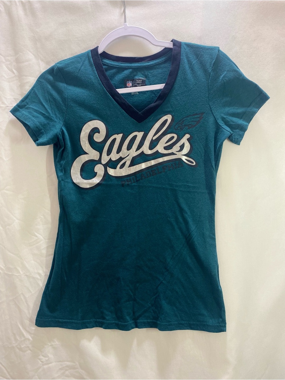 NFL Team Apparel Philadelphia Eagles Green V-Neck Shirt
Womens XS NFL